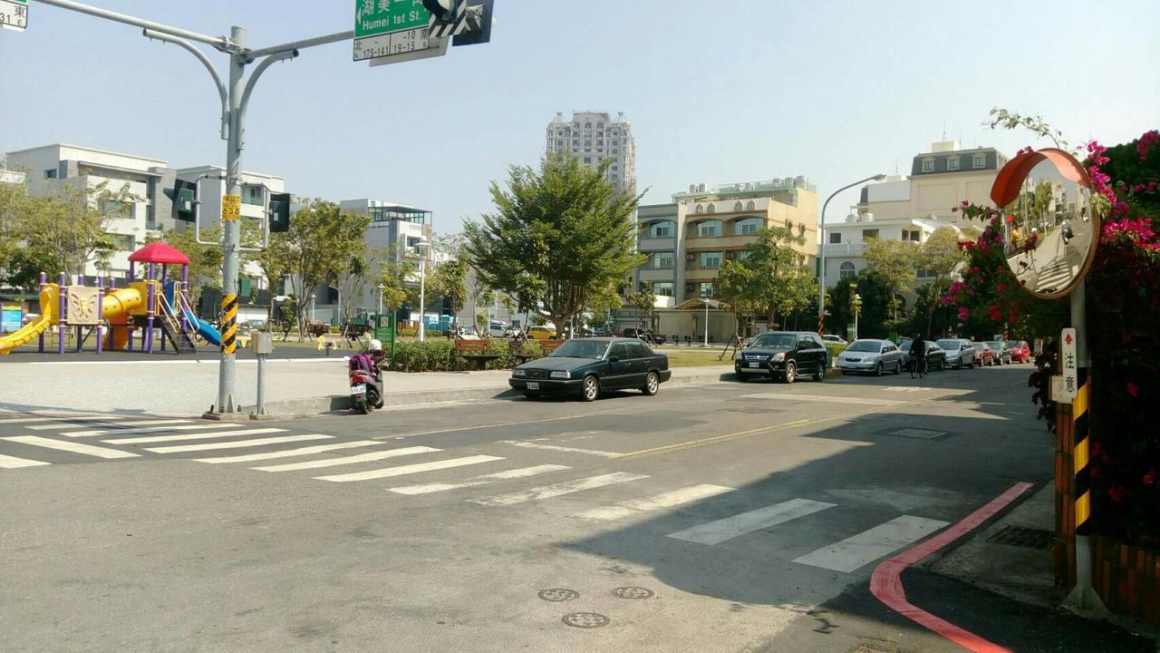 Dream Lake Tainan Exterior photo